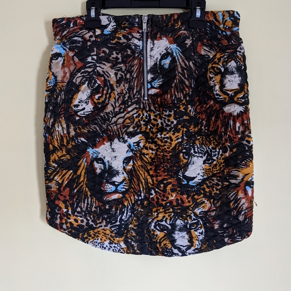 3/$15 🤑 H&M quilted skirt - Picture 2 of 5